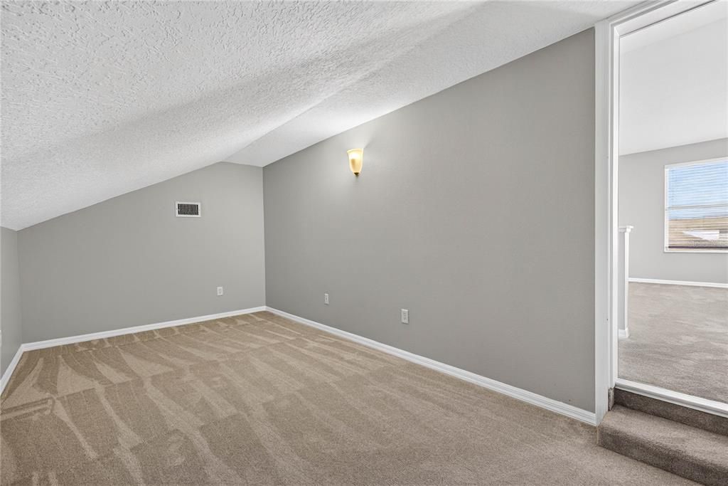 En Venta: $649,000 (4 camas, 3 baños, 2625 Pies cuadrados)