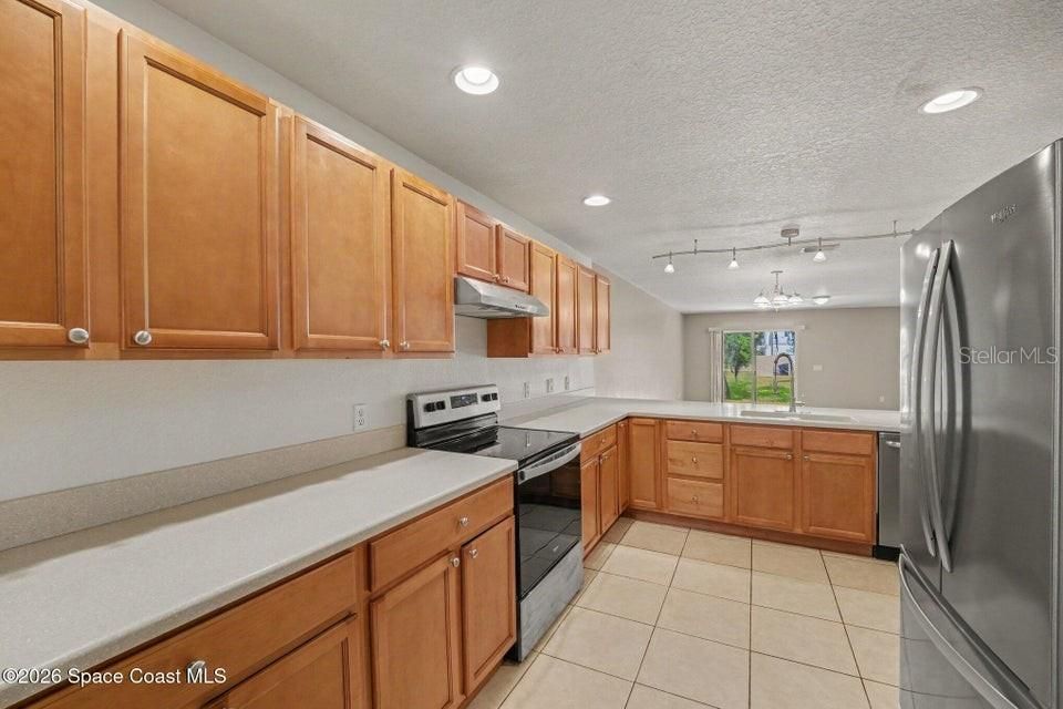 For Sale: $380,000 (3 beds, 2 baths, 2214 Square Feet)