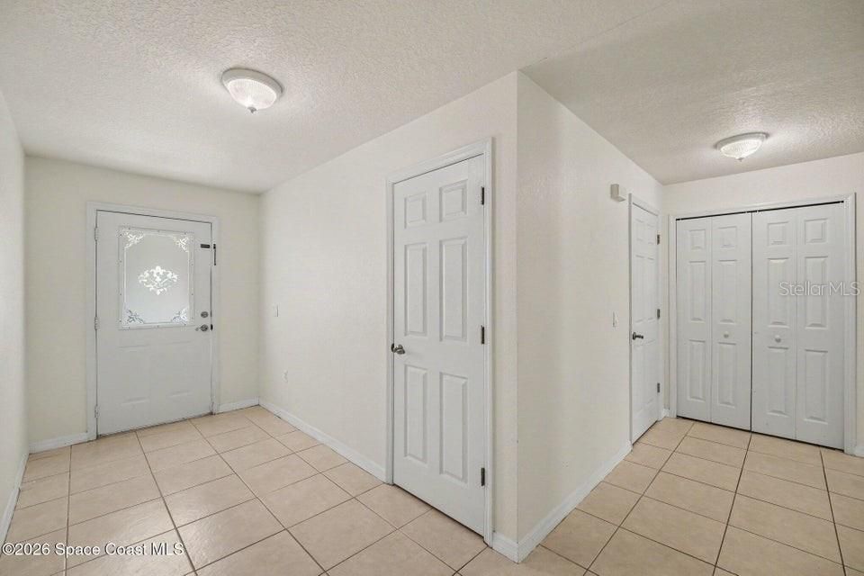 For Sale: $380,000 (3 beds, 2 baths, 2214 Square Feet)