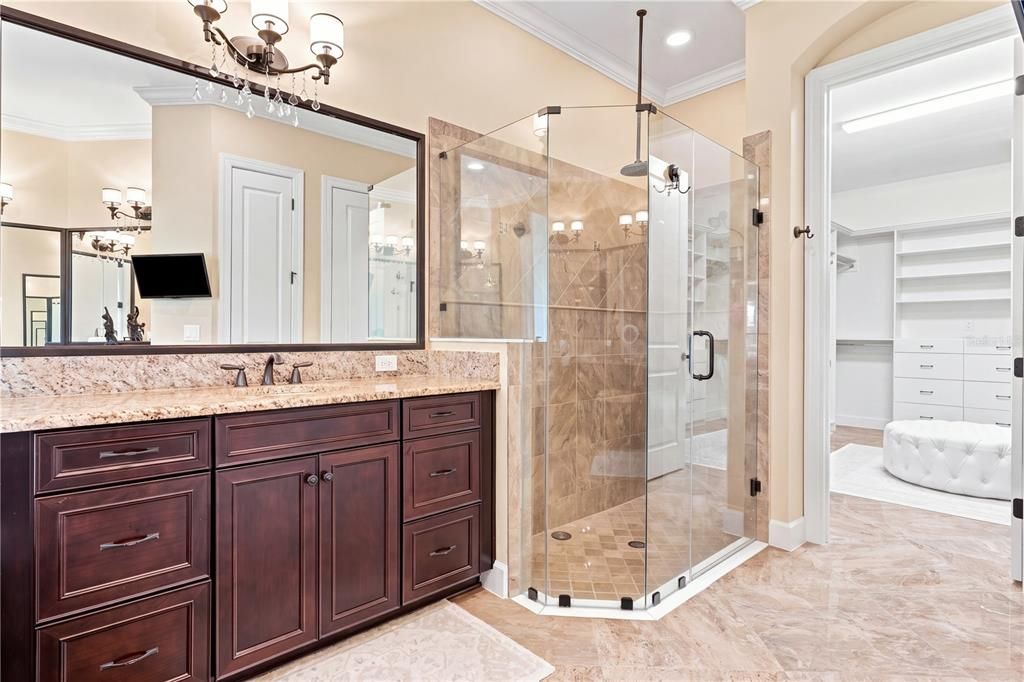 For Sale: $2,699,000 (5 beds, 6 baths, 5670 Square Feet)