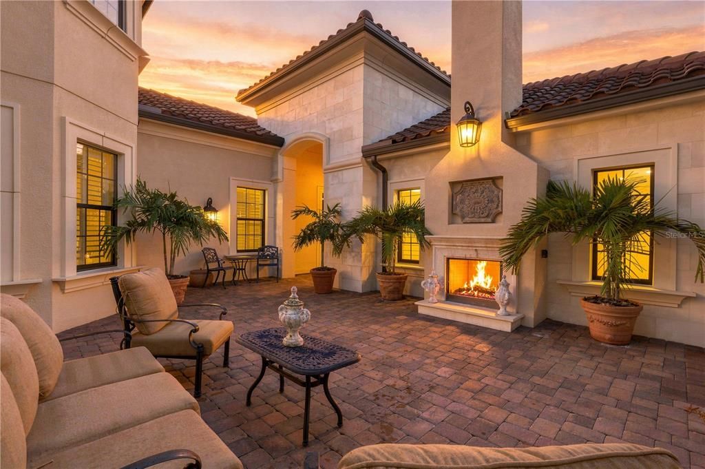 For Sale: $2,699,000 (5 beds, 6 baths, 5670 Square Feet)