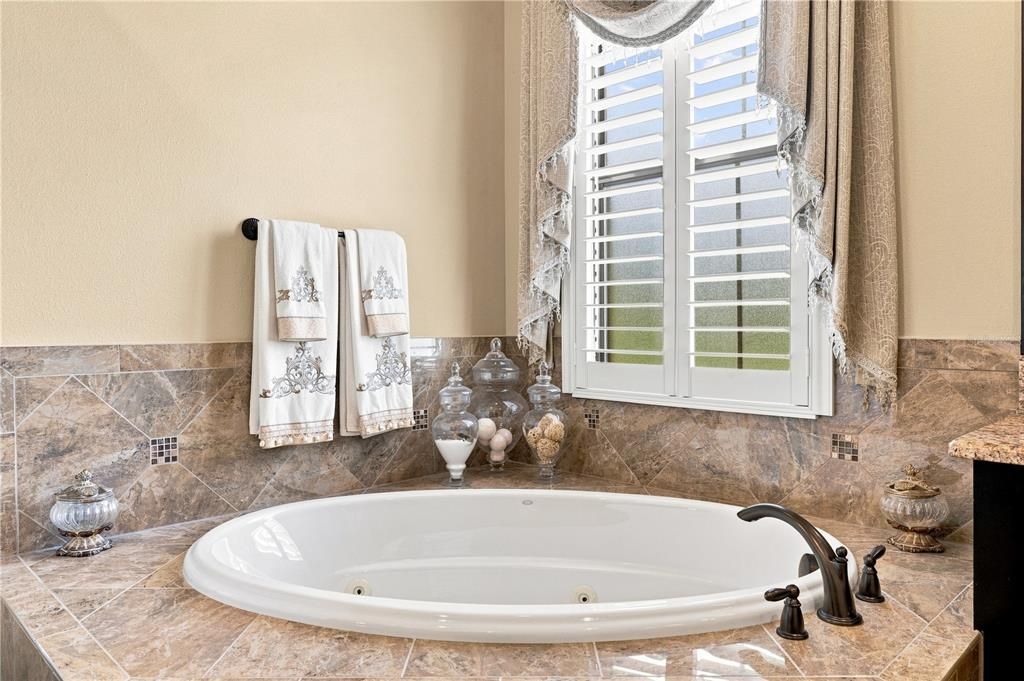For Sale: $2,699,000 (5 beds, 6 baths, 5670 Square Feet)