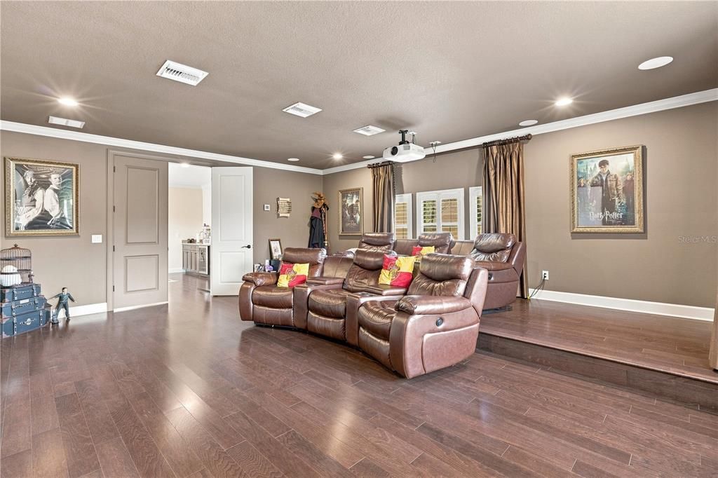 For Sale: $2,699,000 (5 beds, 6 baths, 5670 Square Feet)