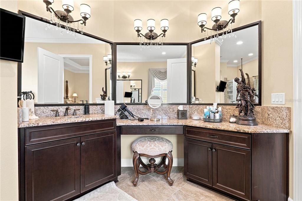 For Sale: $2,699,000 (5 beds, 6 baths, 5670 Square Feet)