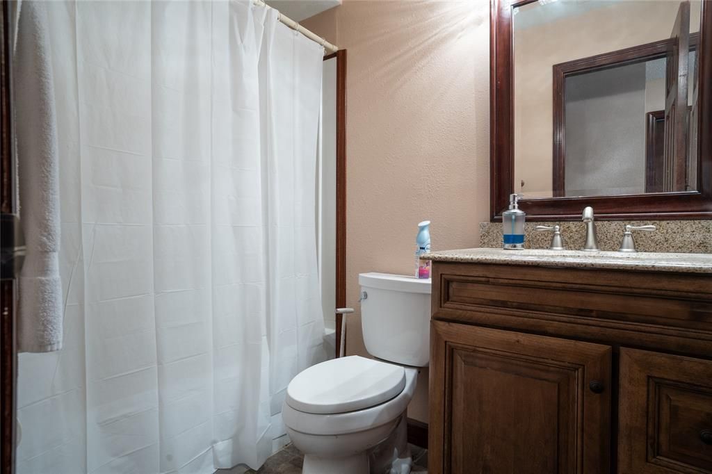 На продажу: $224,900 (3 спален, 2 ванн, 1024 Квадратных фут)