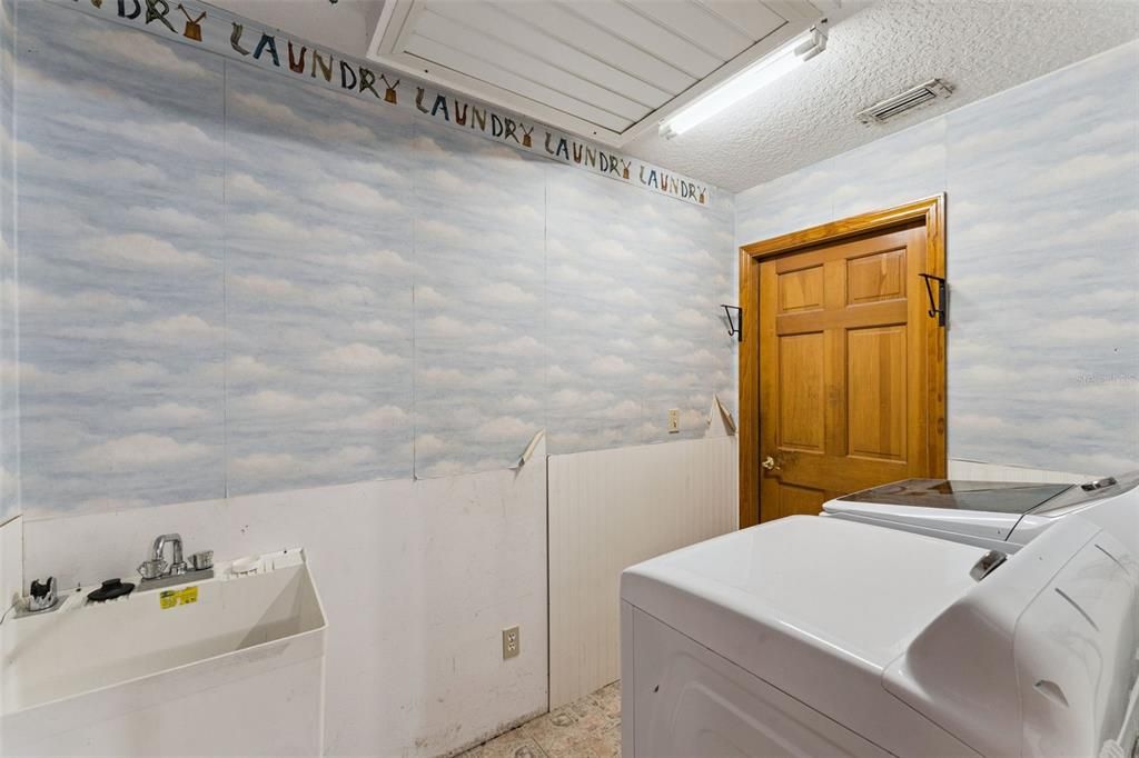 На продажу: $330,000 (3 спален, 2 ванн, 2099 Квадратных фут)