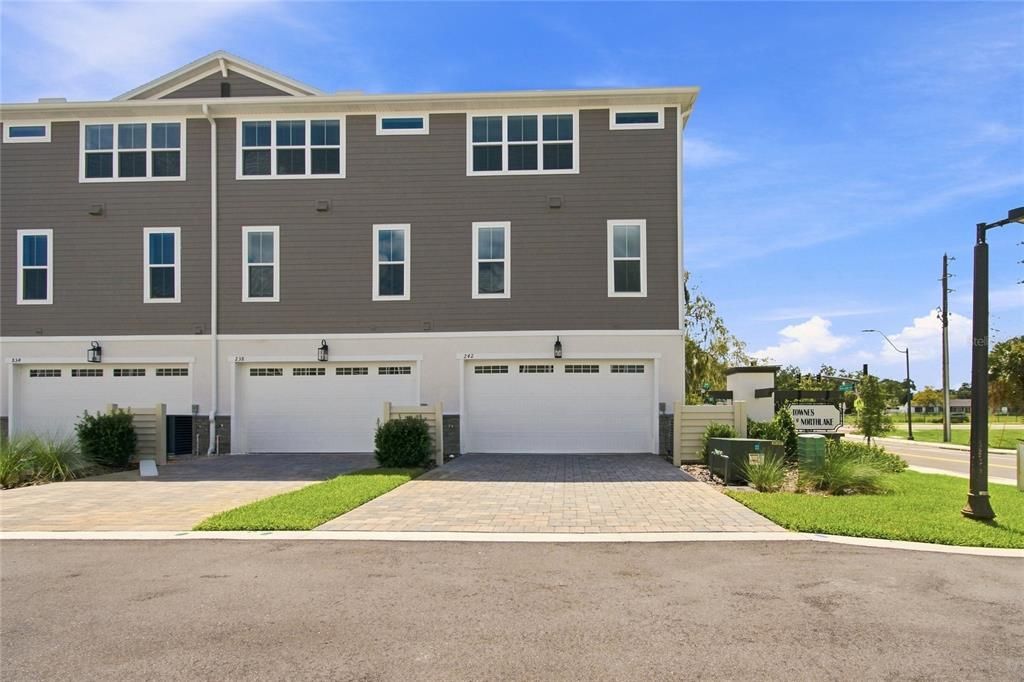 En Venta: $494,990 (4 camas, 3 baños, 2025 Pies cuadrados)