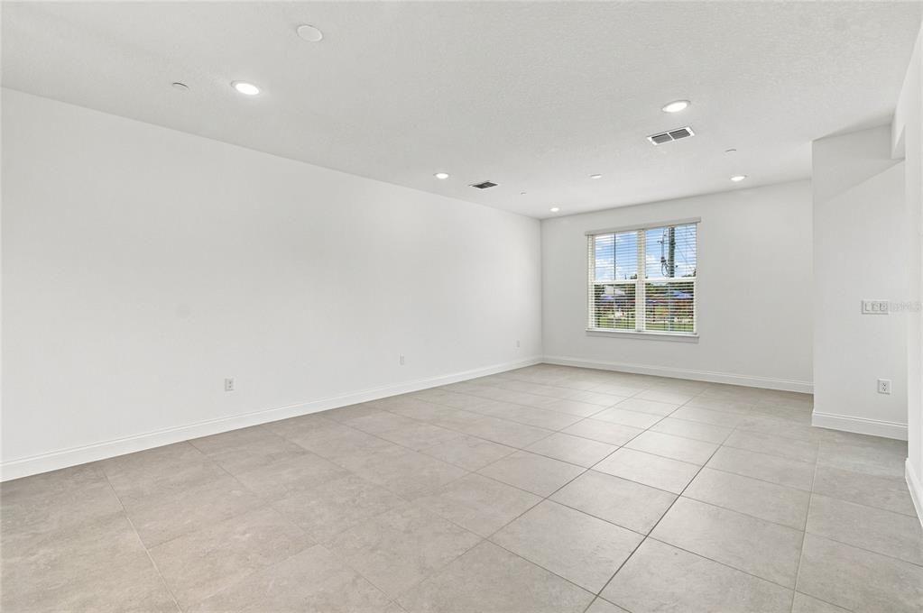 En Venta: $494,990 (4 camas, 3 baños, 2025 Pies cuadrados)
