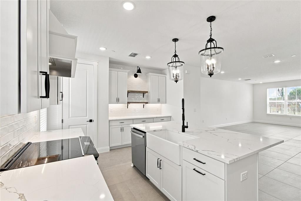 En Venta: $494,990 (4 camas, 3 baños, 2025 Pies cuadrados)