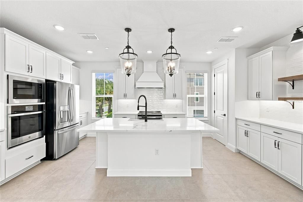 En Venta: $494,990 (4 camas, 3 baños, 2025 Pies cuadrados)