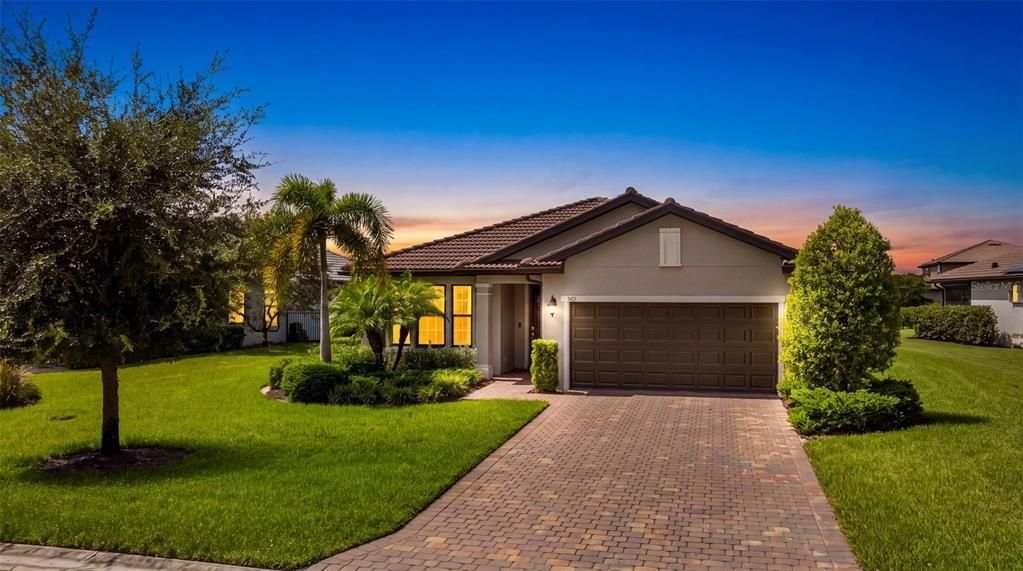 En Venta: $354,900 (3 camas, 2 baños, 1971 Pies cuadrados)