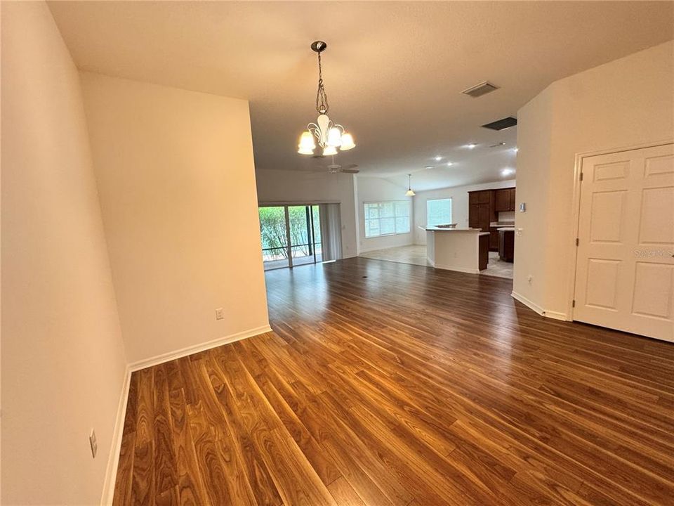 For Rent: $2,600 (3 beds, 2 baths, 1827 Square Feet)