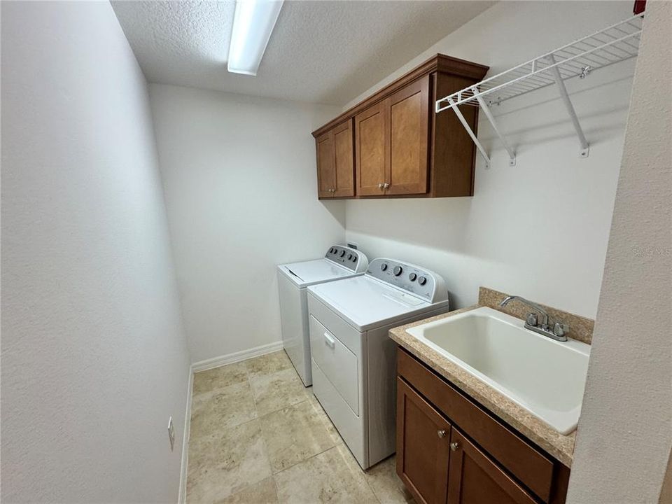 For Rent: $2,600 (3 beds, 2 baths, 1827 Square Feet)