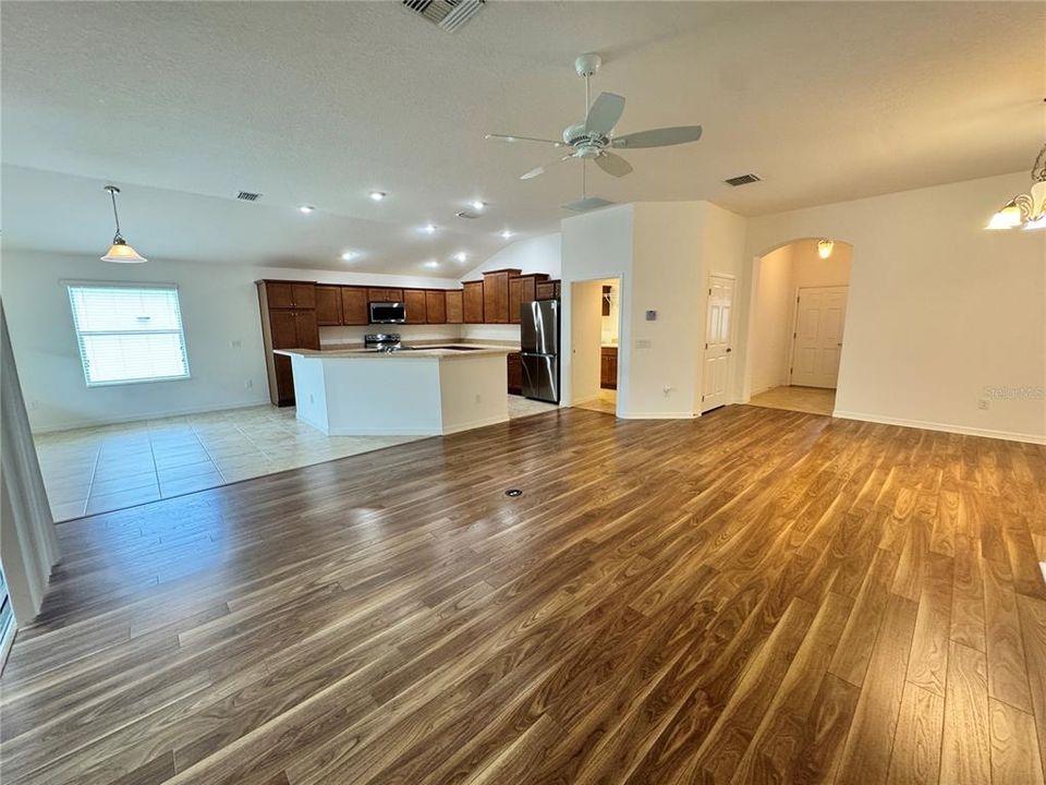 For Rent: $2,600 (3 beds, 2 baths, 1827 Square Feet)