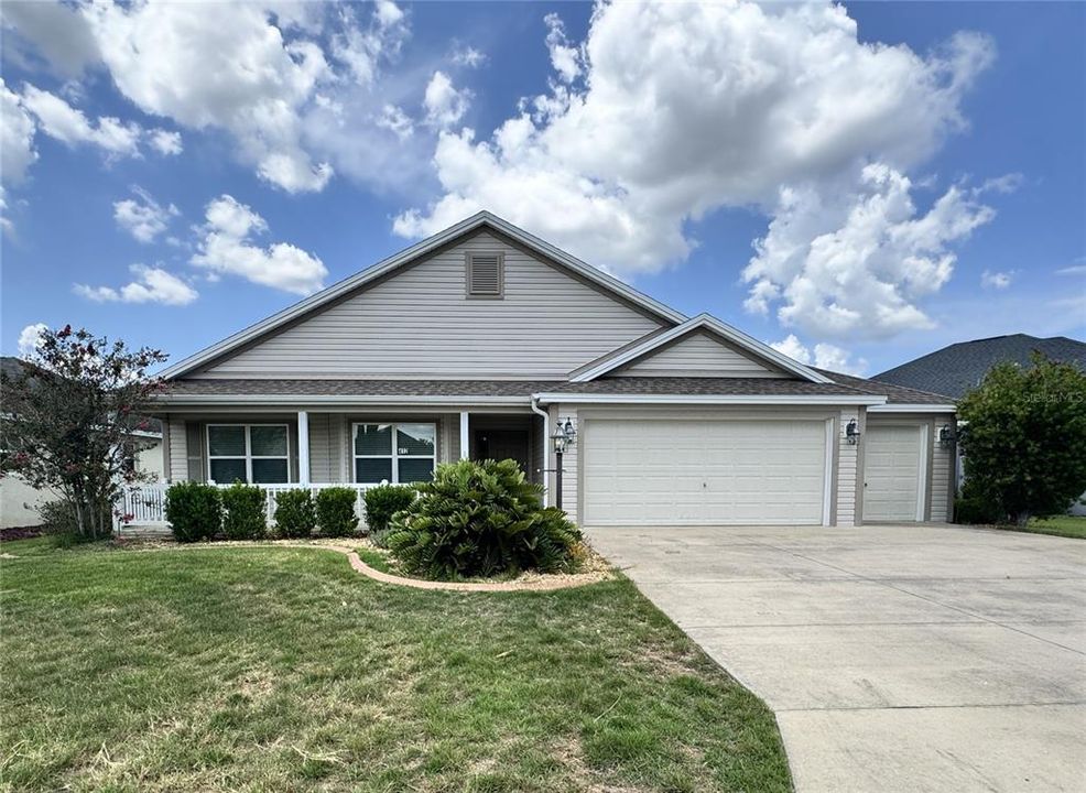 For Rent: $2,600 (3 beds, 2 baths, 1827 Square Feet)