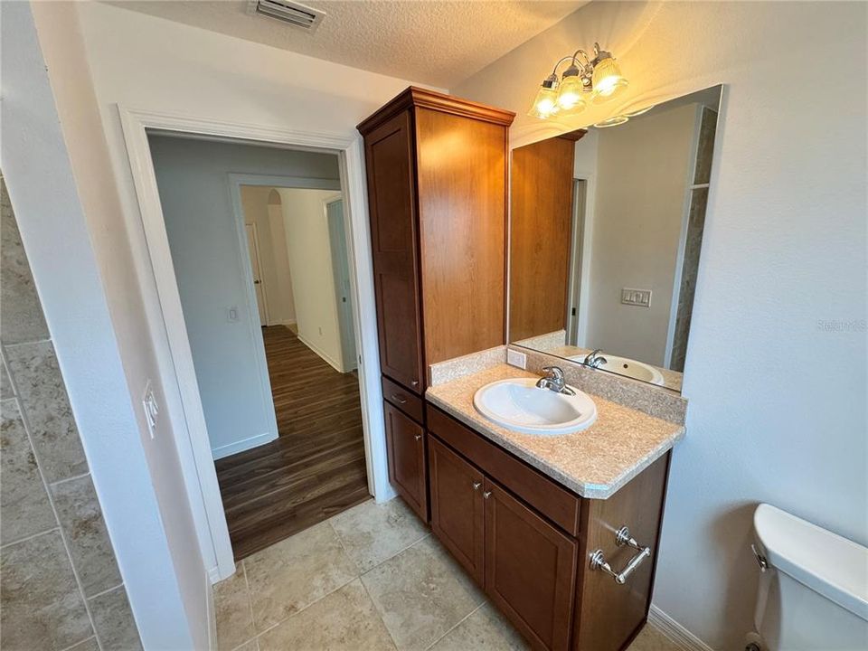For Rent: $2,600 (3 beds, 2 baths, 1827 Square Feet)