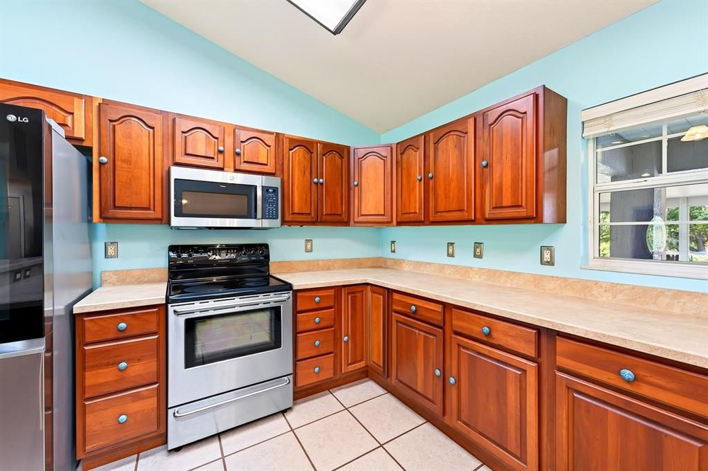 For Sale: $635,000 (3 beds, 2 baths, 1775 Square Feet)
