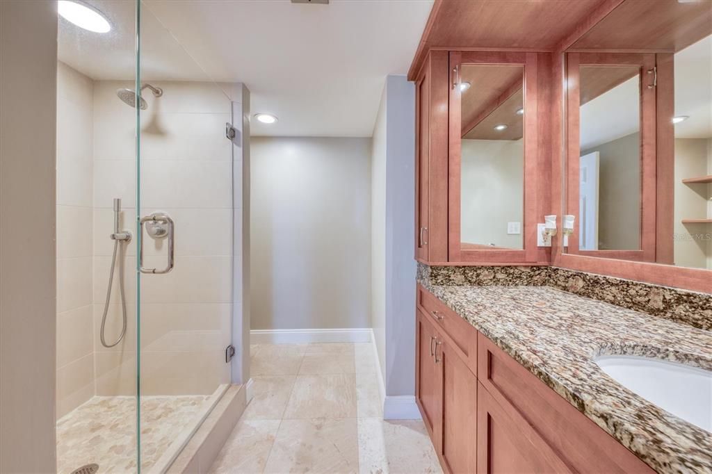Activo con contrato: $785,000 (2 camas, 2 baños, 1326 Pies cuadrados)