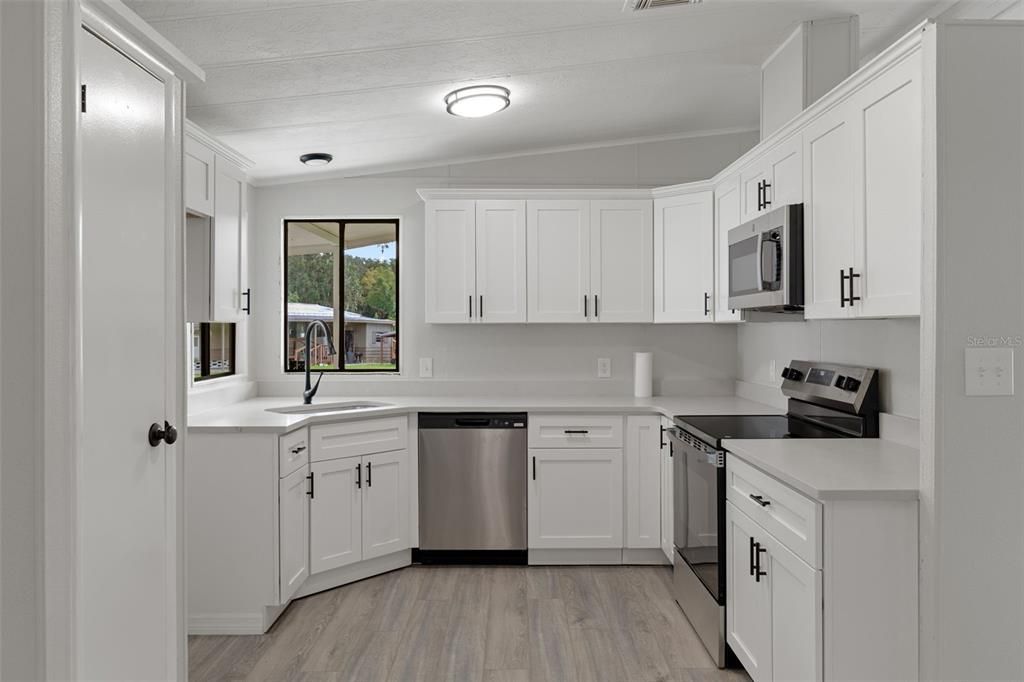 For Sale: $134,950 (2 beds, 2 baths, 1144 Square Feet)