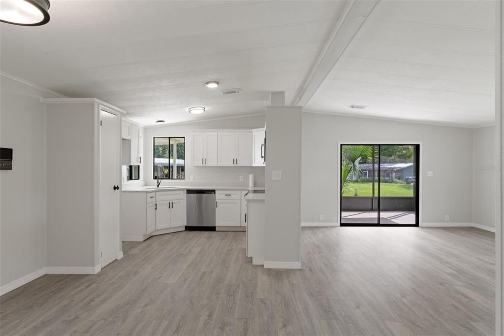 For Sale: $134,950 (2 beds, 2 baths, 1144 Square Feet)