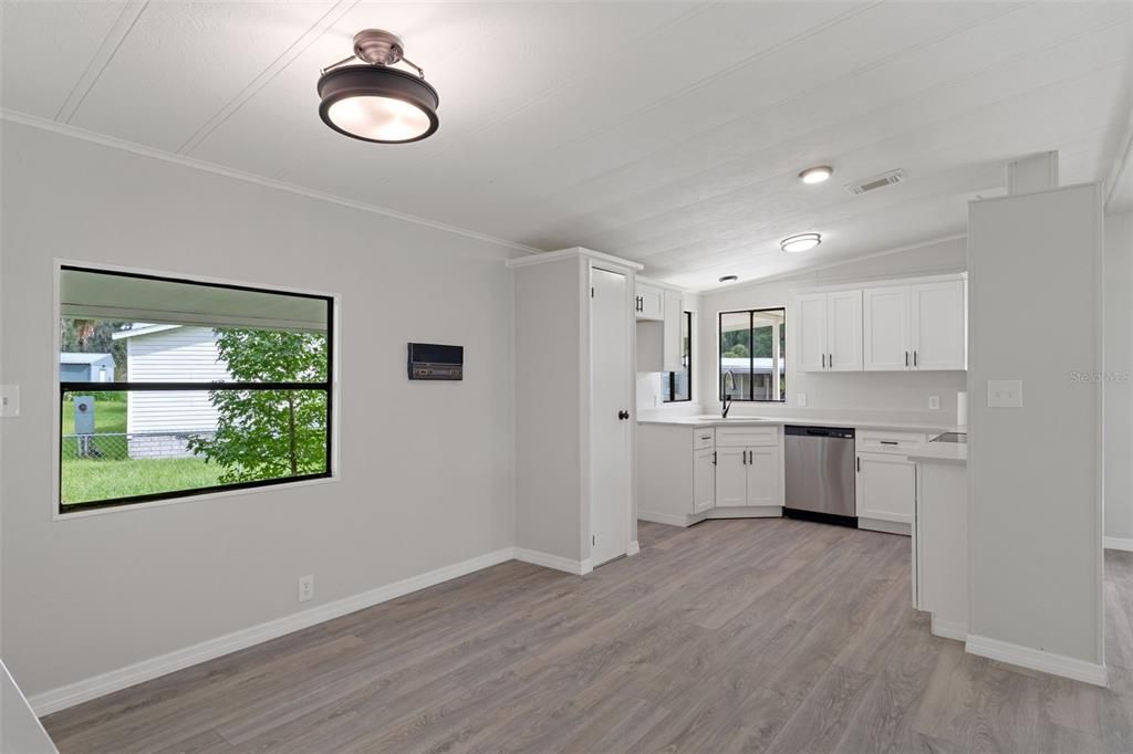 For Sale: $134,950 (2 beds, 2 baths, 1144 Square Feet)