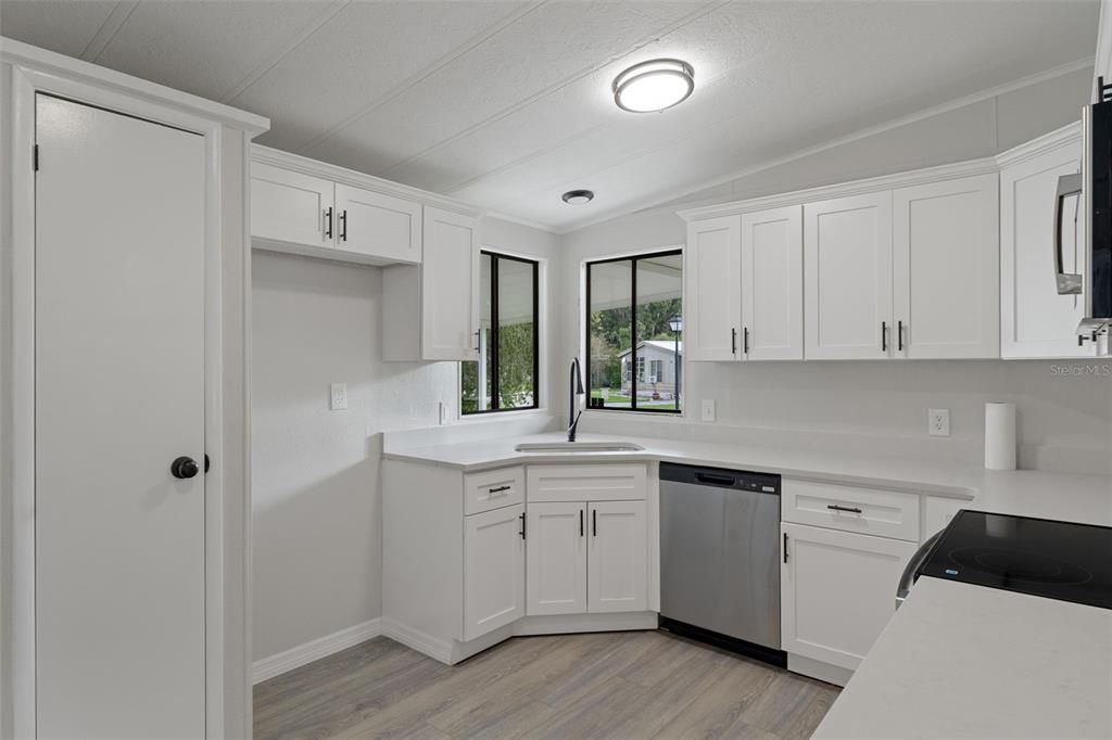 For Sale: $134,950 (2 beds, 2 baths, 1144 Square Feet)