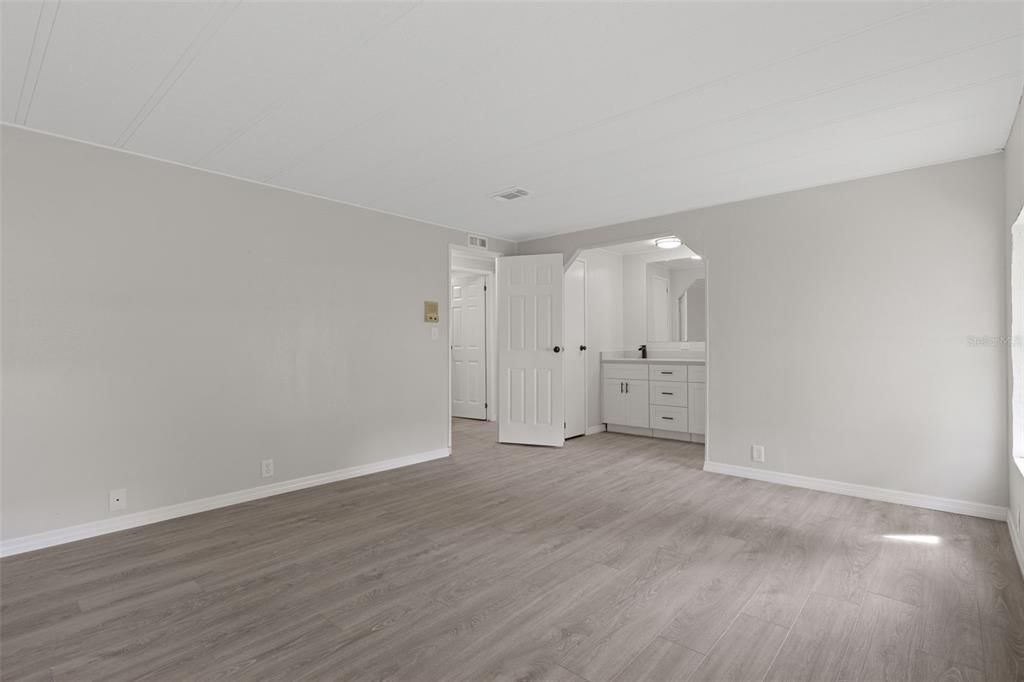 For Sale: $134,950 (2 beds, 2 baths, 1144 Square Feet)