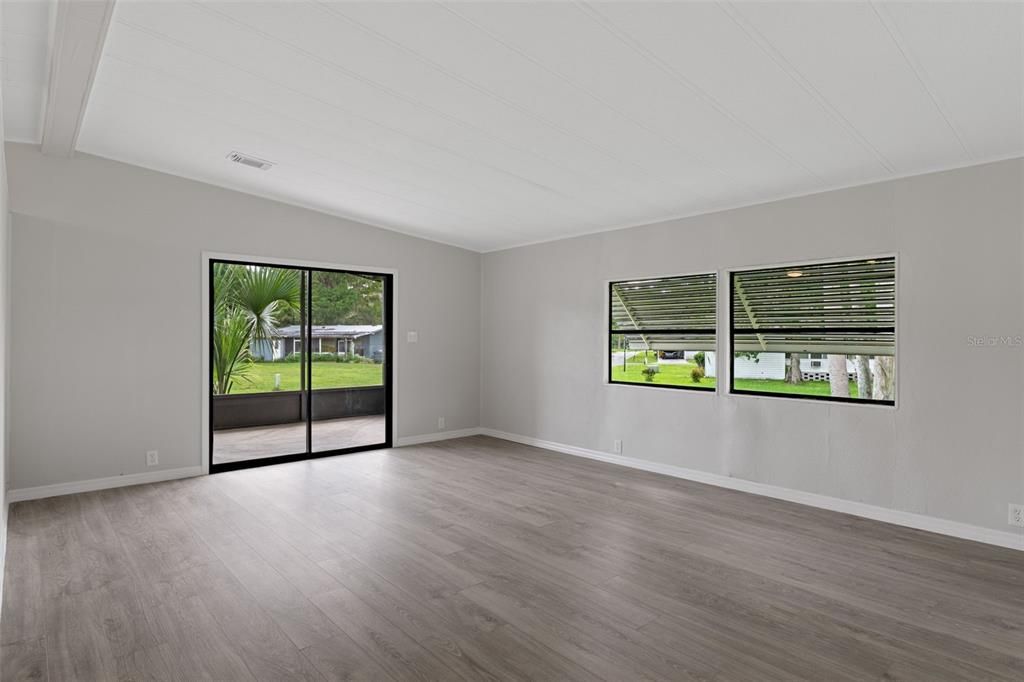 For Sale: $134,950 (2 beds, 2 baths, 1144 Square Feet)