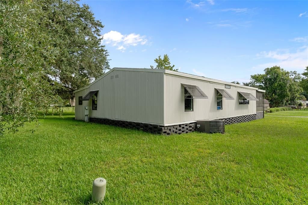 For Sale: $134,950 (2 beds, 2 baths, 1144 Square Feet)