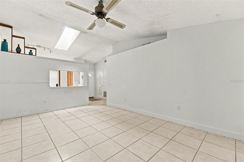 For Rent: $1,400 (2 beds, 2 baths, 1008 Square Feet)
