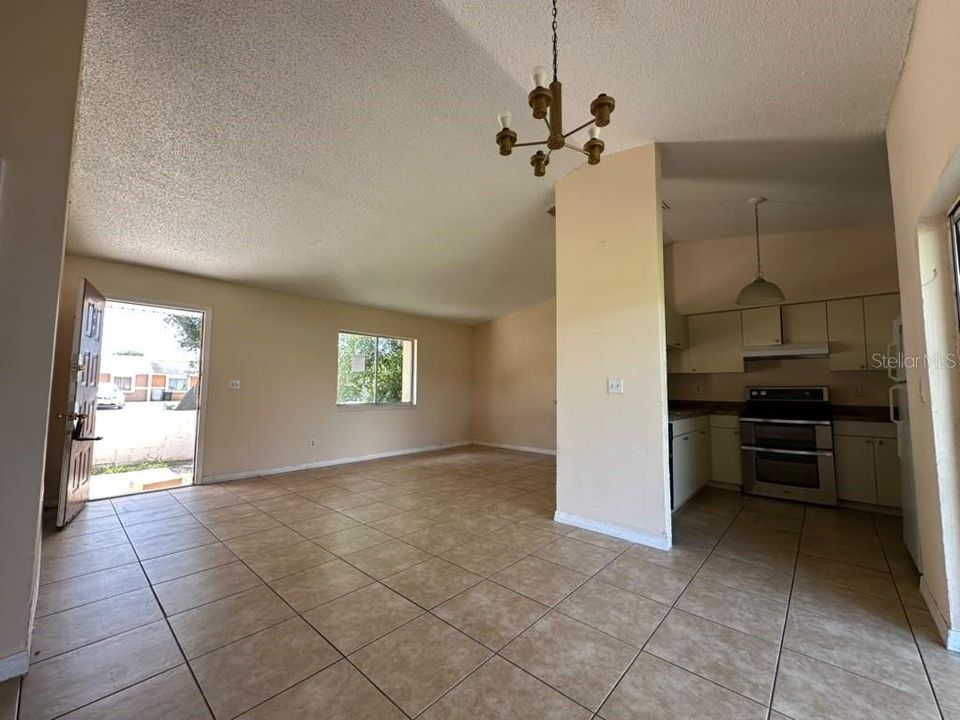 待售: $239,900 (2 贝兹, 2 浴室, 998 平方英尺)