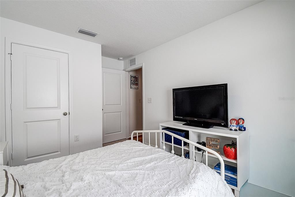 For Sale: $274,900 (3 beds, 2 baths, 1279 Square Feet)