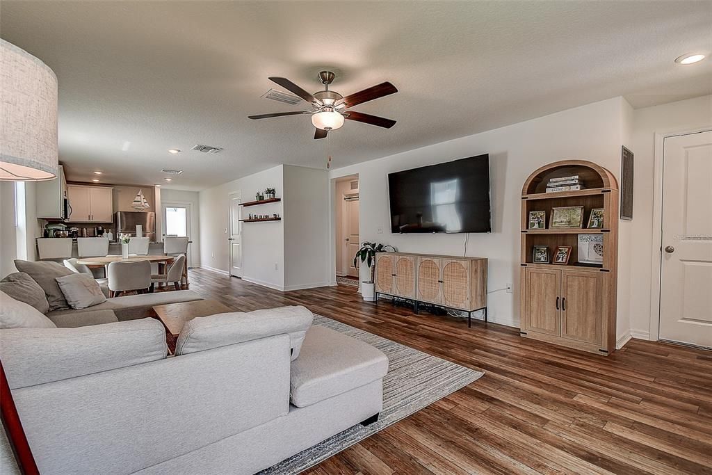 For Sale: $274,900 (3 beds, 2 baths, 1279 Square Feet)