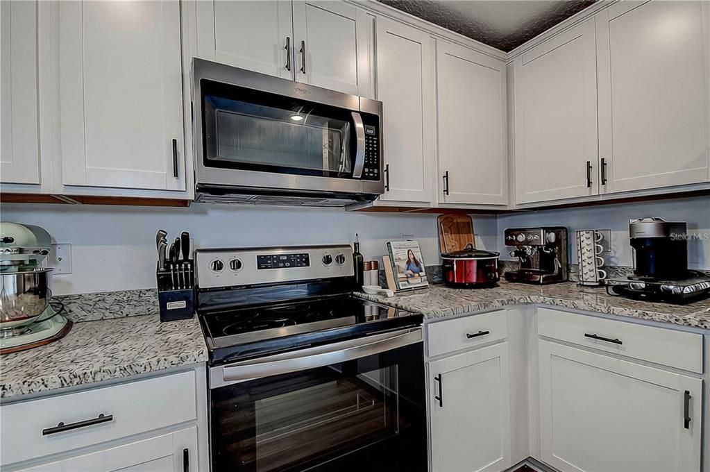 For Sale: $274,900 (3 beds, 2 baths, 1279 Square Feet)