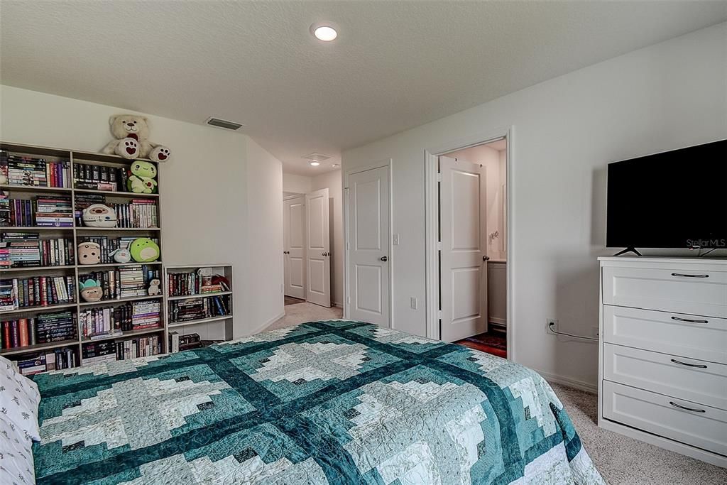 For Sale: $274,900 (3 beds, 2 baths, 1279 Square Feet)