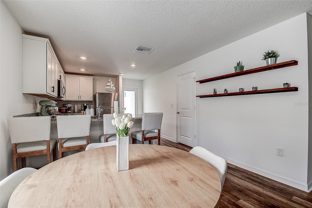 For Sale: $274,900 (3 beds, 2 baths, 1279 Square Feet)