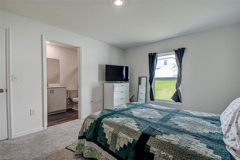 For Sale: $274,900 (3 beds, 2 baths, 1279 Square Feet)