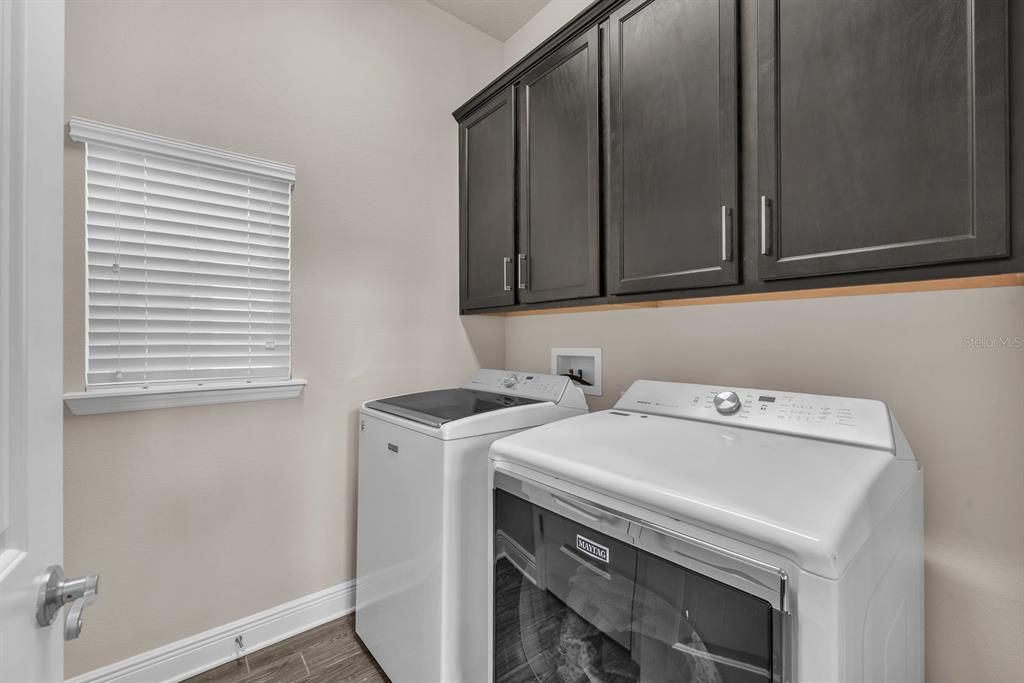 For Sale: $529,900 (4 beds, 3 baths, 2383 Square Feet)
