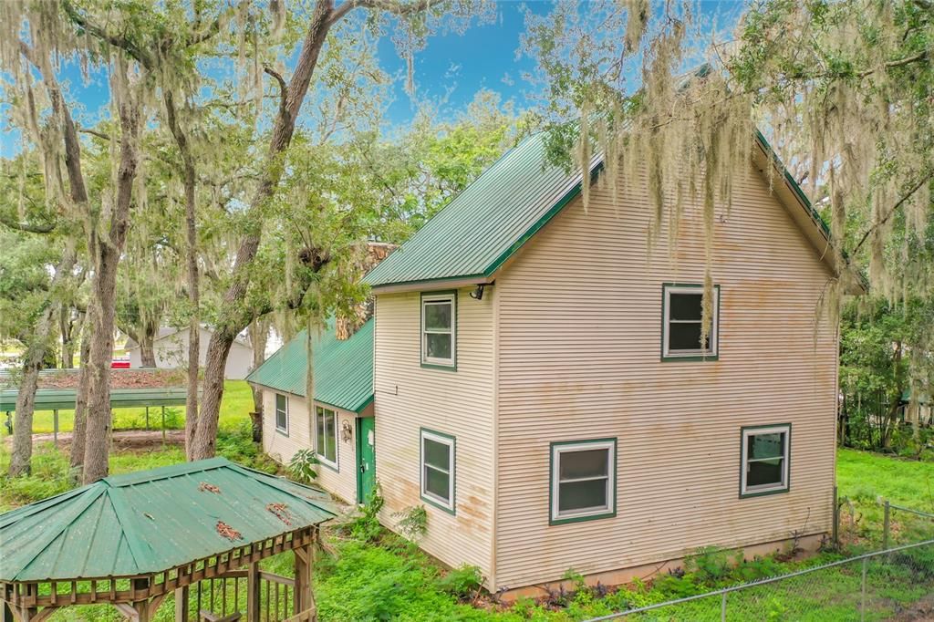 For Sale: $189,000 (4 beds, 2 baths, 2221 Square Feet)