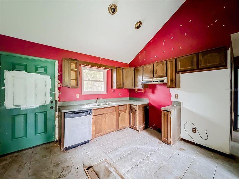 For Sale: $189,000 (4 beds, 2 baths, 2221 Square Feet)