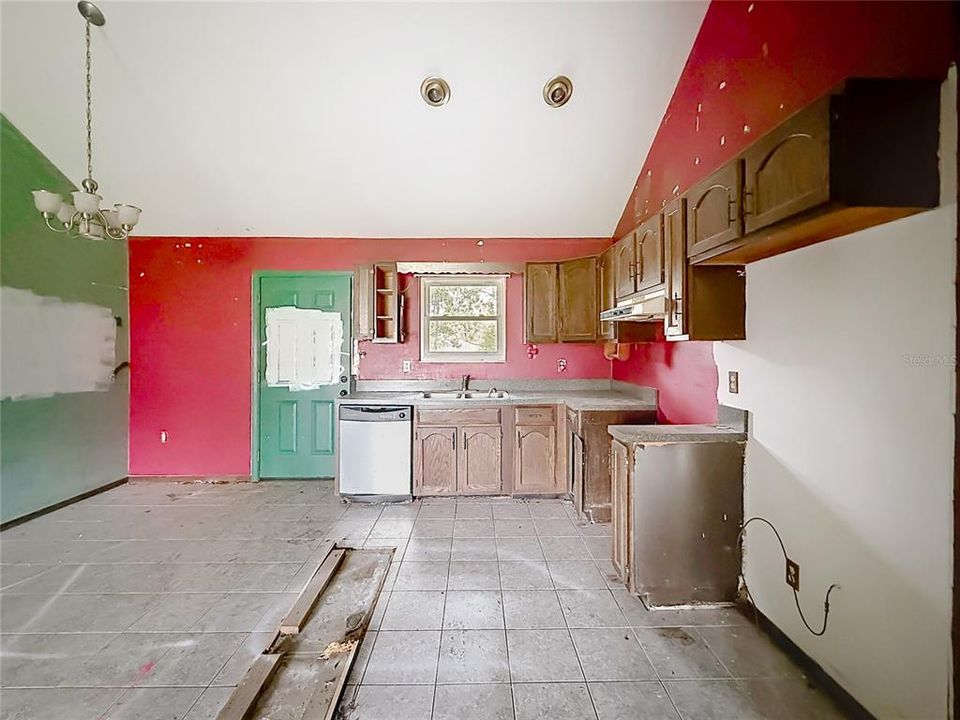 For Sale: $189,000 (4 beds, 2 baths, 2221 Square Feet)