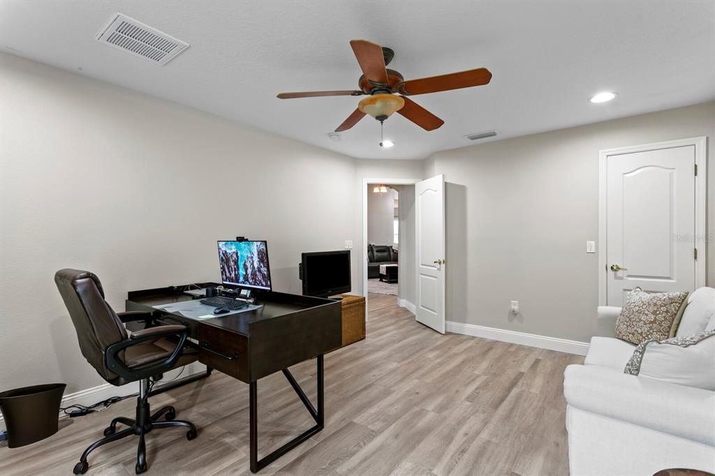 En Venta: $609,900 (4 camas, 3 baños, 2613 Pies cuadrados)