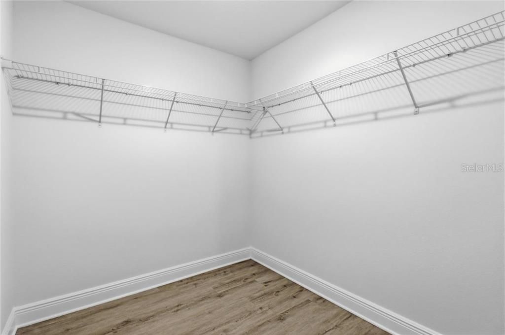 En Venta: $329,990 (4 camas, 3 baños, 1902 Pies cuadrados)