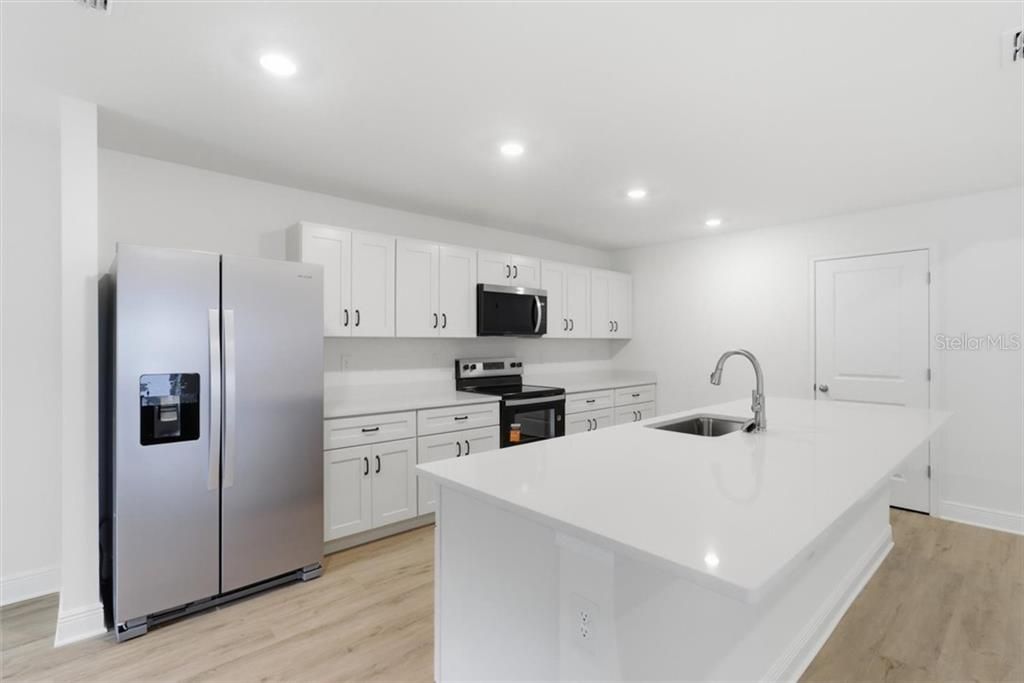 En Venta: $329,990 (4 camas, 3 baños, 1902 Pies cuadrados)
