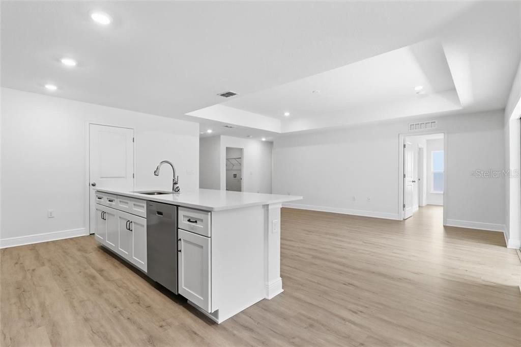 En Venta: $329,990 (4 camas, 3 baños, 1902 Pies cuadrados)