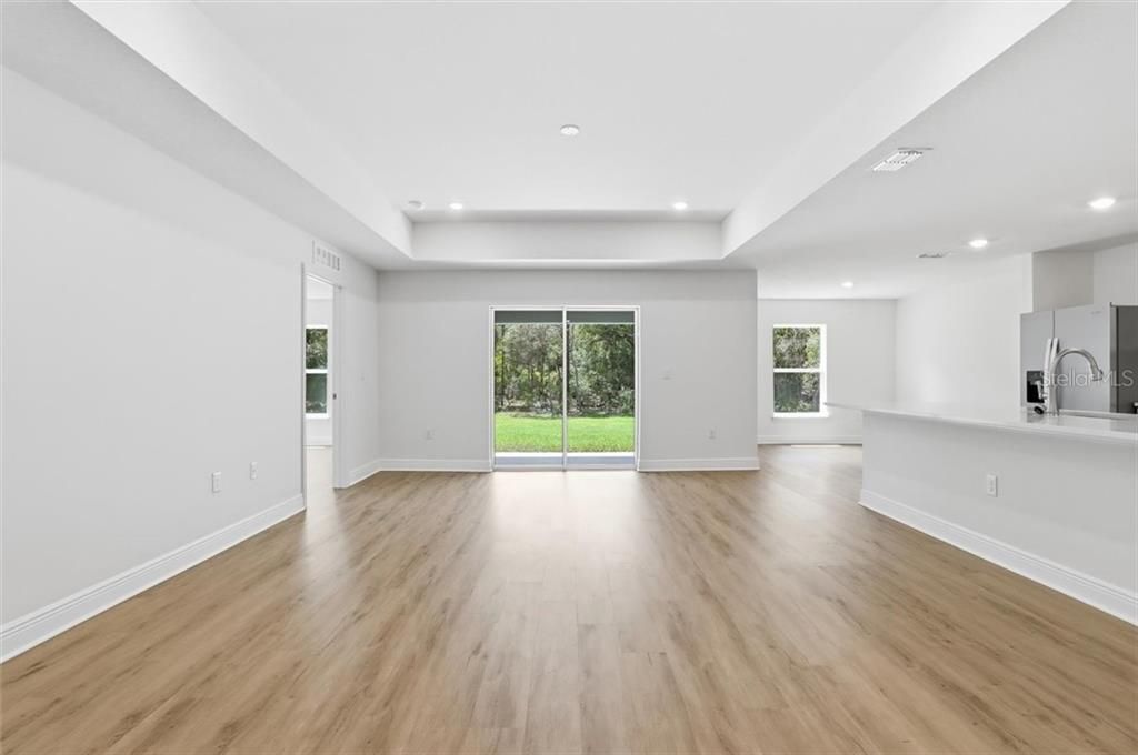 En Venta: $329,990 (4 camas, 3 baños, 1902 Pies cuadrados)
