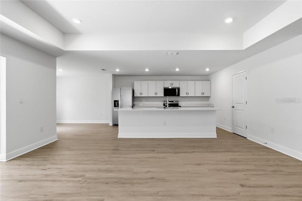 En Venta: $329,990 (4 camas, 3 baños, 1902 Pies cuadrados)
