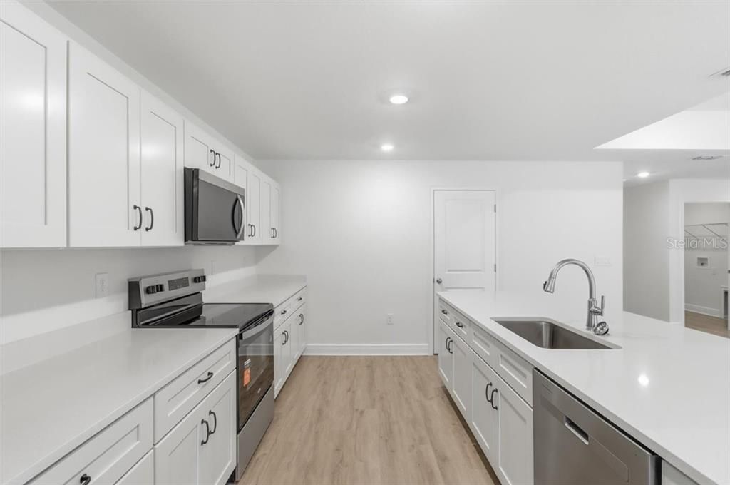 En Venta: $329,990 (4 camas, 3 baños, 1902 Pies cuadrados)