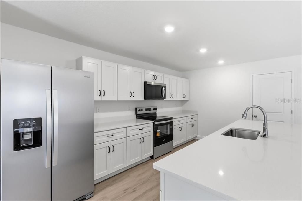 En Venta: $329,990 (4 camas, 3 baños, 1902 Pies cuadrados)