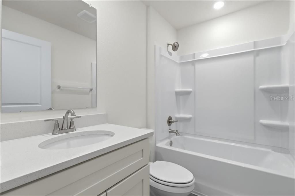 En Venta: $329,990 (4 camas, 3 baños, 1902 Pies cuadrados)